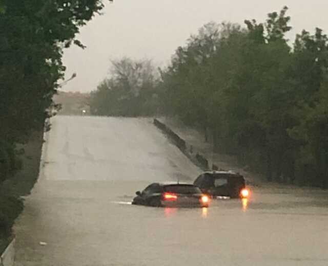 Başkentte sağanak yağış sonra yollar dereye döndü