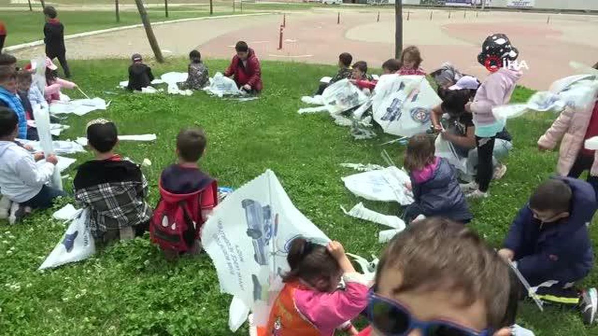 Trafik Haftası'nda depremzede çocuklar uçurtma şenliğinde eğlendi