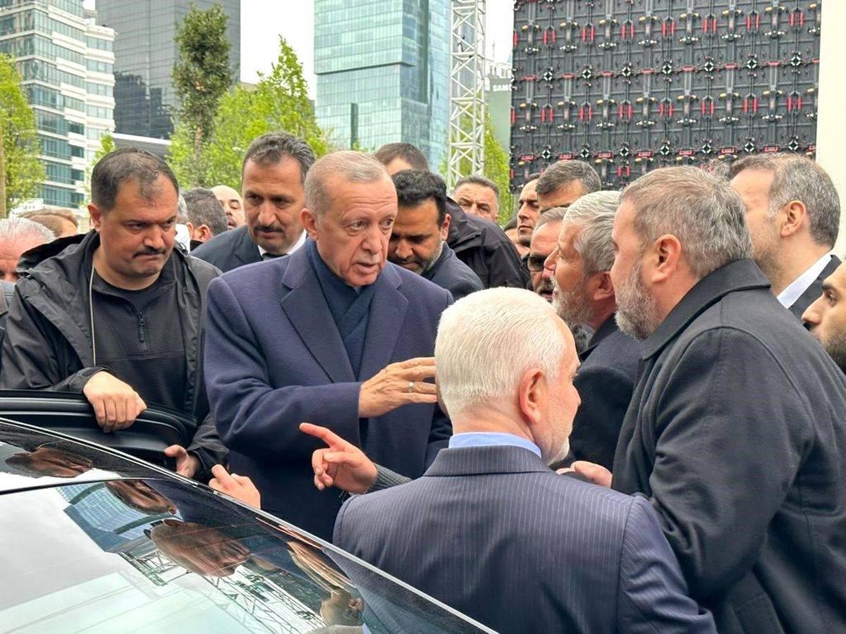 Azerbaycanlı demir ustasından Cumhurbaşkanı Erdoğan'a 'Zafer Kılıcı' hediyesi