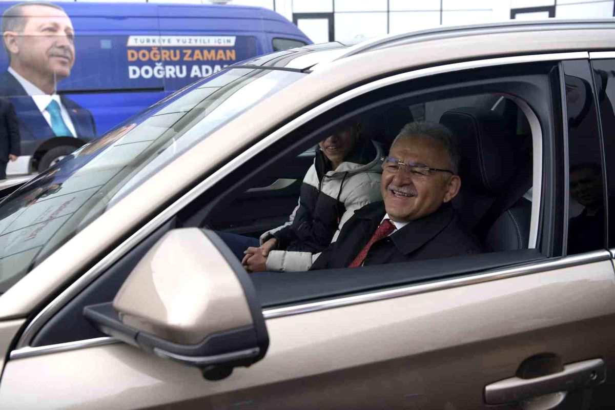Büyükkılıç Togg'la Şehir Turu Attı