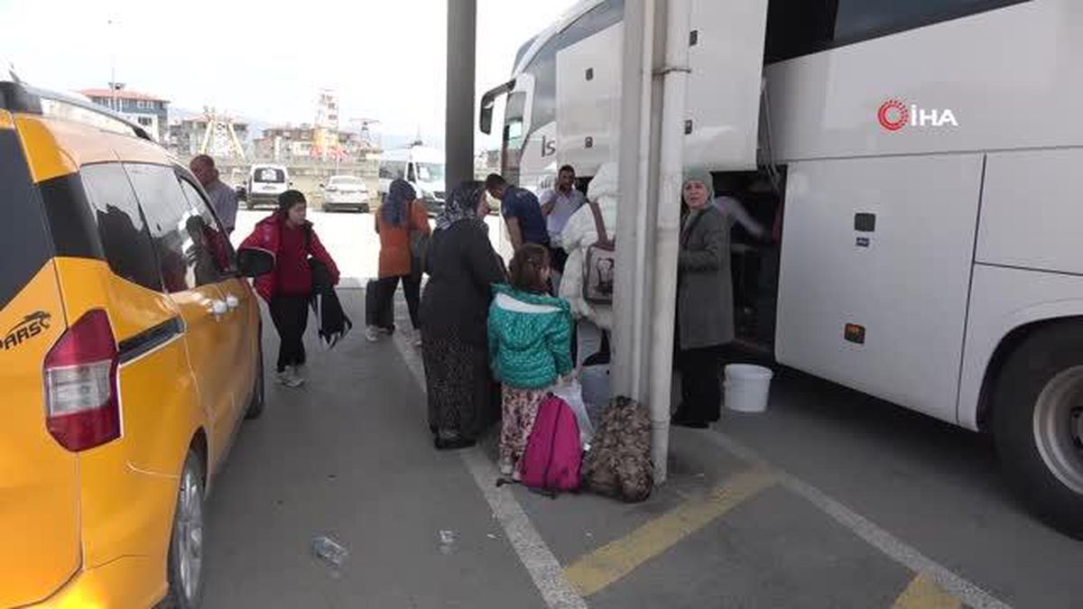 Depremzedeler oy kullanmak için Hatay'a geri dönüyor