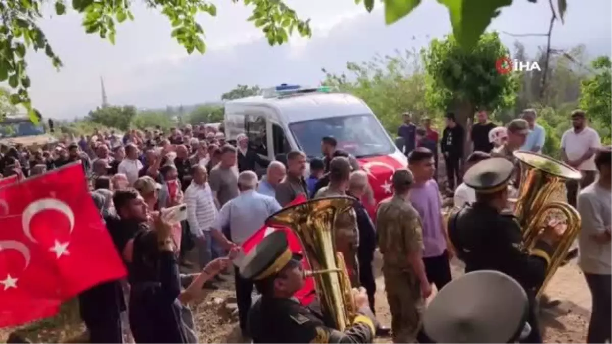 Hataylı şehidin annesi: 'O düşmanları sevindirmeyeceğim benim 3 tane daha oğlum var'