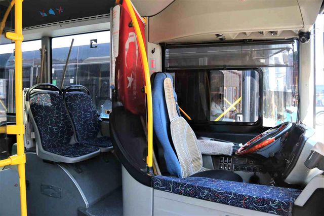 Turizm sezonunu açan Antalya'da toplu taşımada 17 bin TL maaşla şoför bulunamıyor