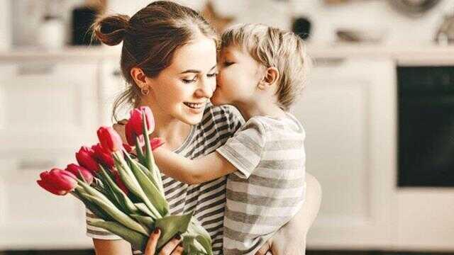 Anneler günü mesajı! En güzel, kısa, anlamlı anneler günü mesajı! Anneye gönderilebilecek en iyi anneler günü mesajları!