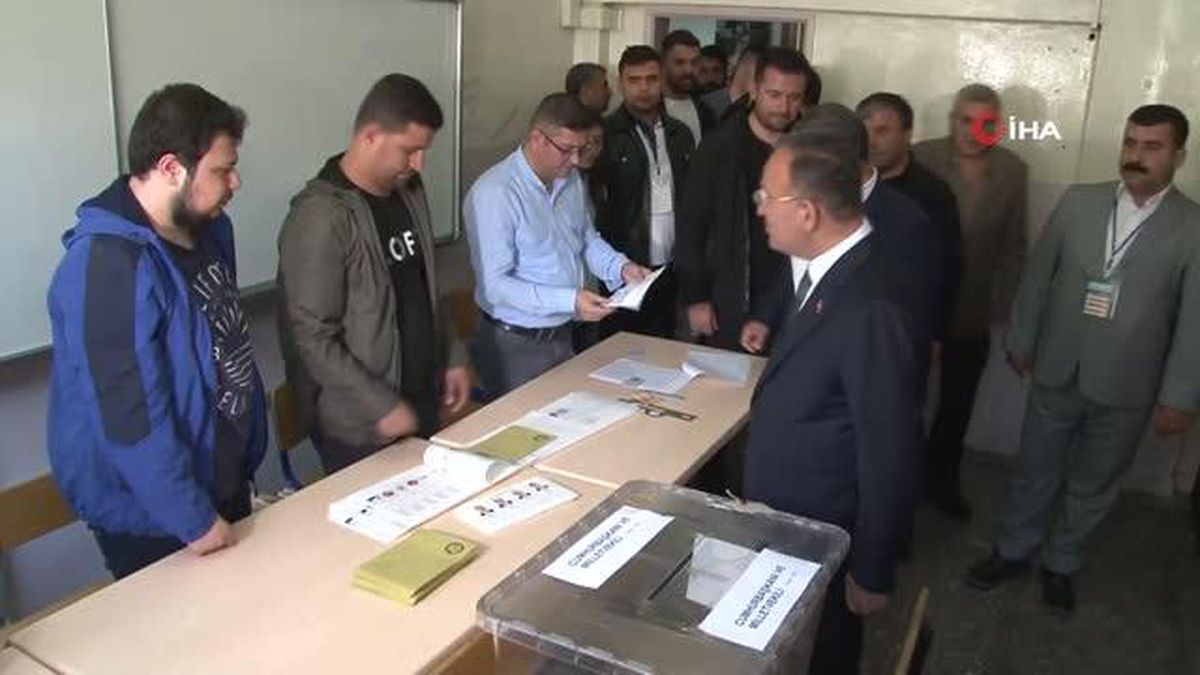 Bakan Bozdağ oyunu Şanlıurfa'da kullandı