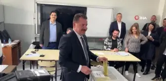 Balıkesir Büyükşehir Belediye Başkanı Yücel Yılmaz oyunu kullandı