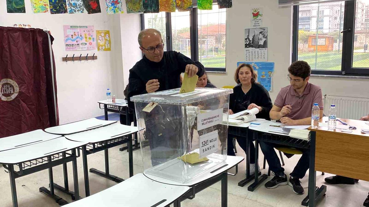 Çanakkale'de oy verme işlemi başladı