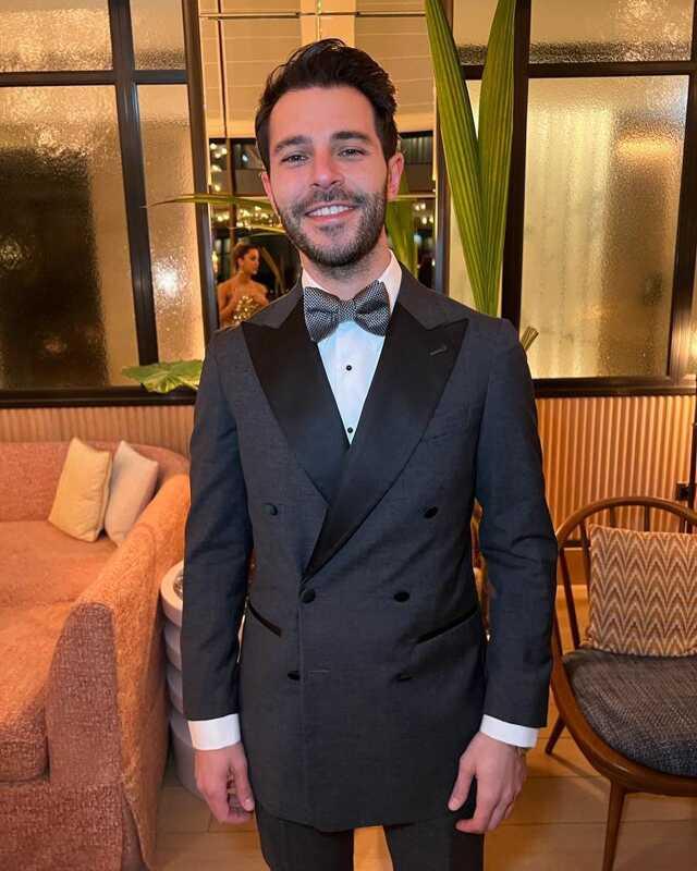 Dedesinin okulunda oy veren Hakan Sabancı, cumhurbaşkanı adayını ilan etti: Kemal Dede'ye oy vermek nasip oldu Dedesinin okulunda oy veren Hakan Sabancı, cumhurbaşkanı adayını ilan etti: Kemal Dede'ye oy vermek nasip oldu