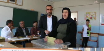 Eşi ve iki oğlu öldürülen Emine Şenyaşar ve oğlu Ferit Şenyaşar oy kullandı