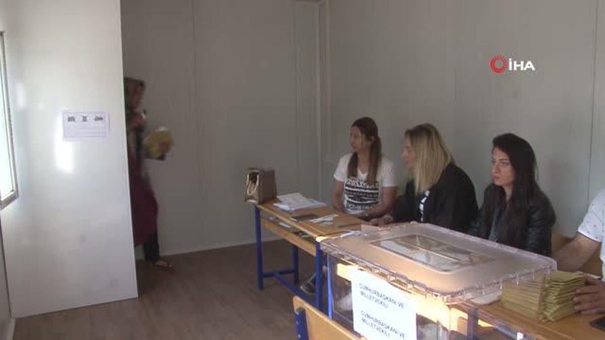 Hatay'da hüzünlü seçim, eski mahallesine gelen depremzedeler gözyaşlarına boğuldu