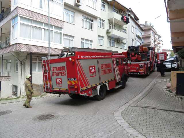 İSTANBUL ÜSKÜDAR'DA OY VERME SIRASINDA YANGIN PANİĞİ