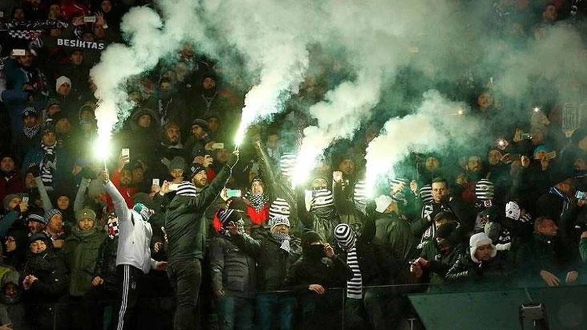 Oy pusulasına boydan boya not yazan Beşiktaş taraftarı eleştiri bombardımanına tutuldu