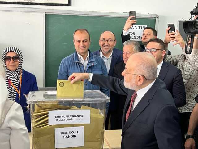 Saadet Partisi Genel Başkanı Karamollaoğlu oyunu Ankara'da kullandı