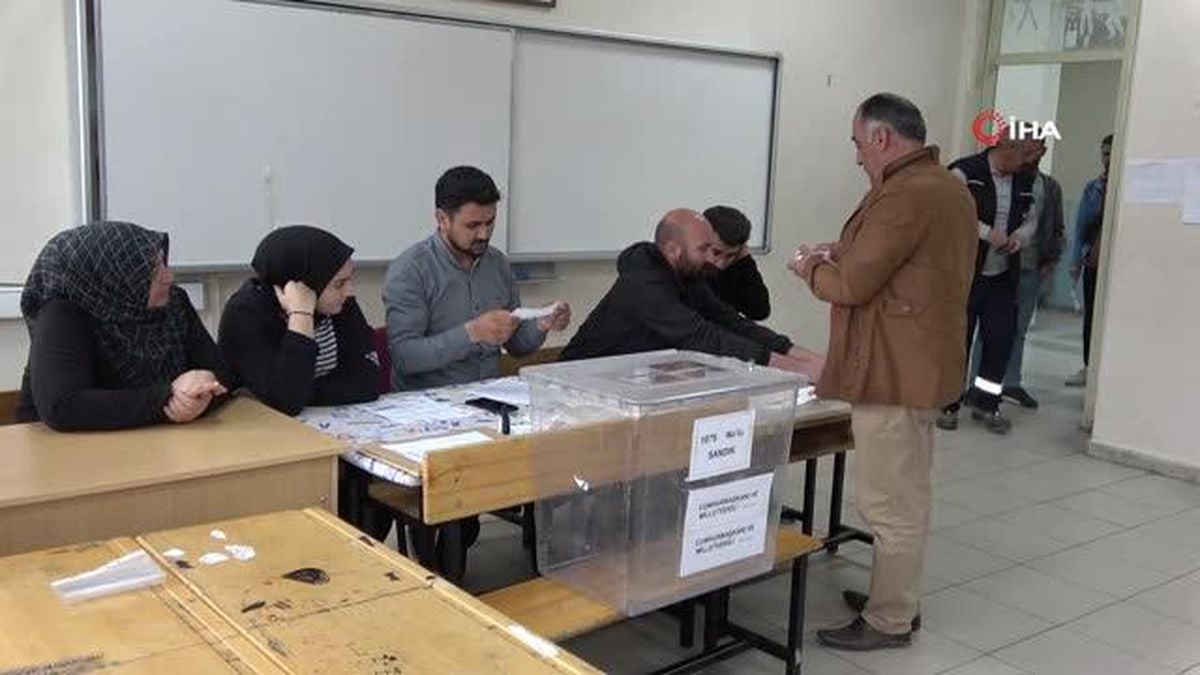 Van'da oy verme işlemi başladı