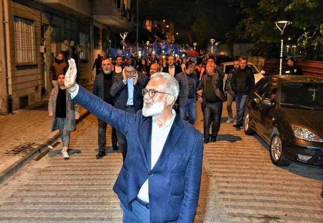 Ak Parti'den aday olan ünlü oyuncu Bahadır Yenişehirlioğlu milletvekili seçildi Ak Parti'den aday olan ünlü oyuncu Bahadır Yenişehirlioğlu milletvekili seçildi