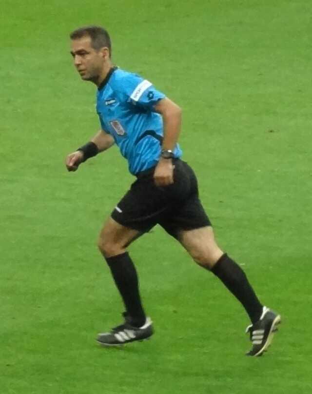 AK Parti'nin Antalya'dan milletvekili adayı gösterdiği eski hakem Kuddusi Müftüoğlu, Meclis'e giremedi AK Parti'nin Antalya'dan milletvekili adayı gösterdiği eski hakem Kuddusi Müftüoğlu, Meclis'e giremedi