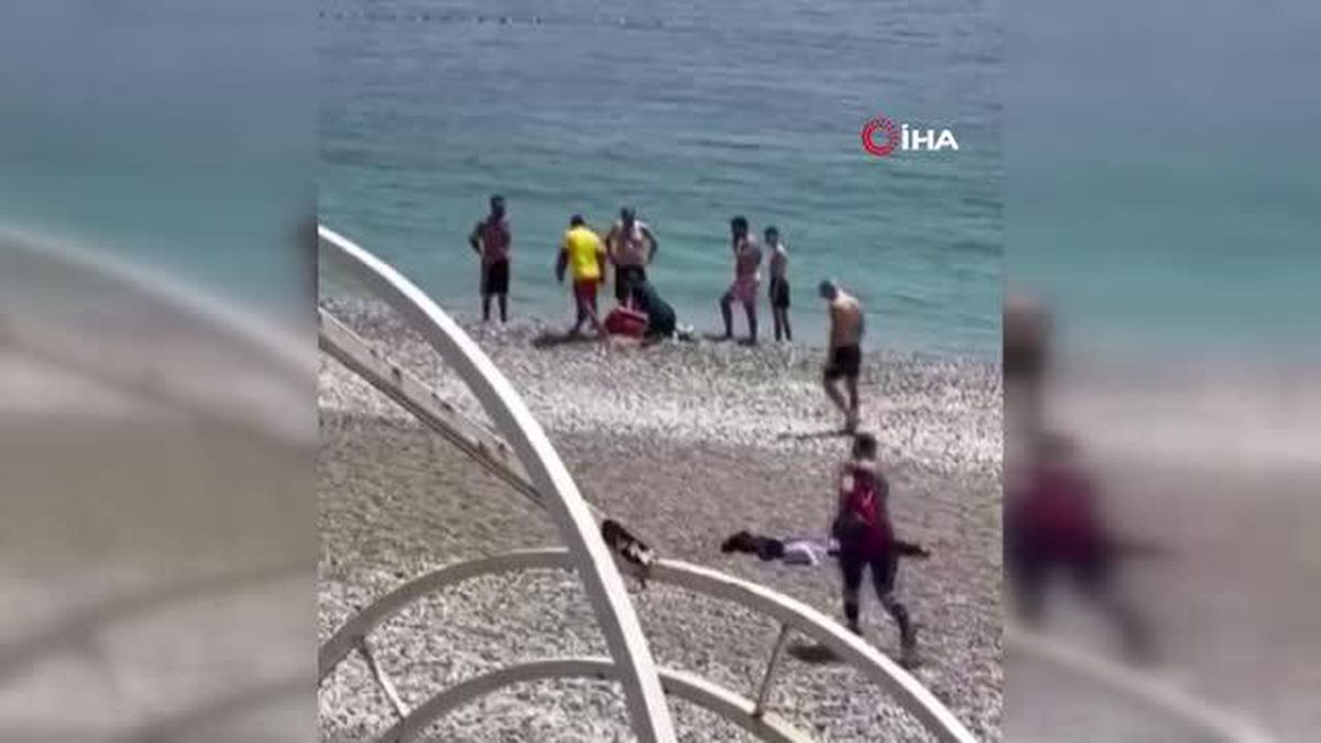Boğulma tehlikesi geçiren yaşlı adam, kalp masajıyla hayata tutundu