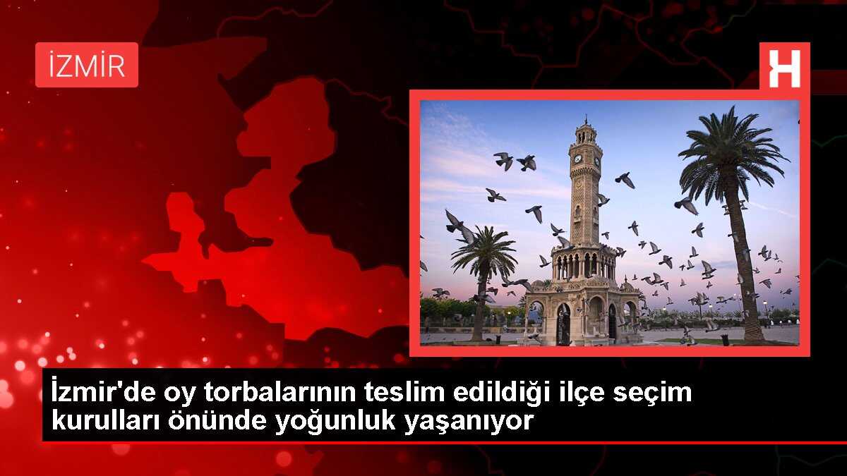 İzmir'de oy torbalarının teslim edildiği ilçe seçim kurulları önünde yoğunluk yaşanıyor