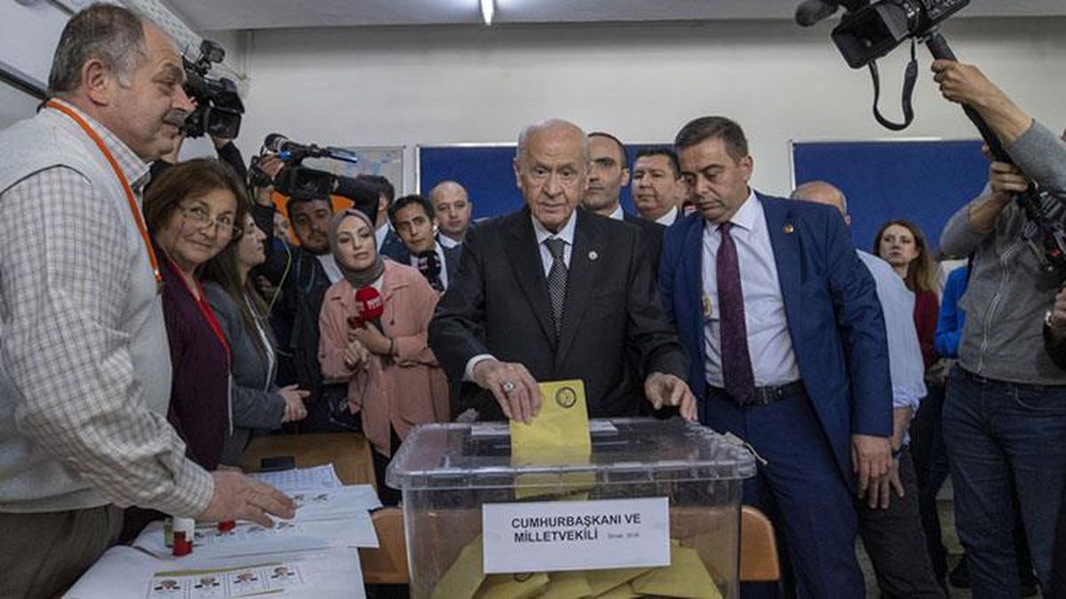 Bahçeli 'Alayınızı çılgına döndüreceğiz' demişti! MHP'nin performansı anketçileri boşa çıkardı