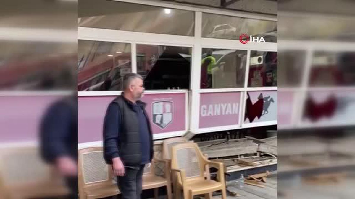 Silivri'de kadın sürücü ganyan bayiine çarptı: 1 ölü