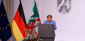 Almanya'nın eski Başbakanı Merkel devlet ödülü ile onurlandırıldı