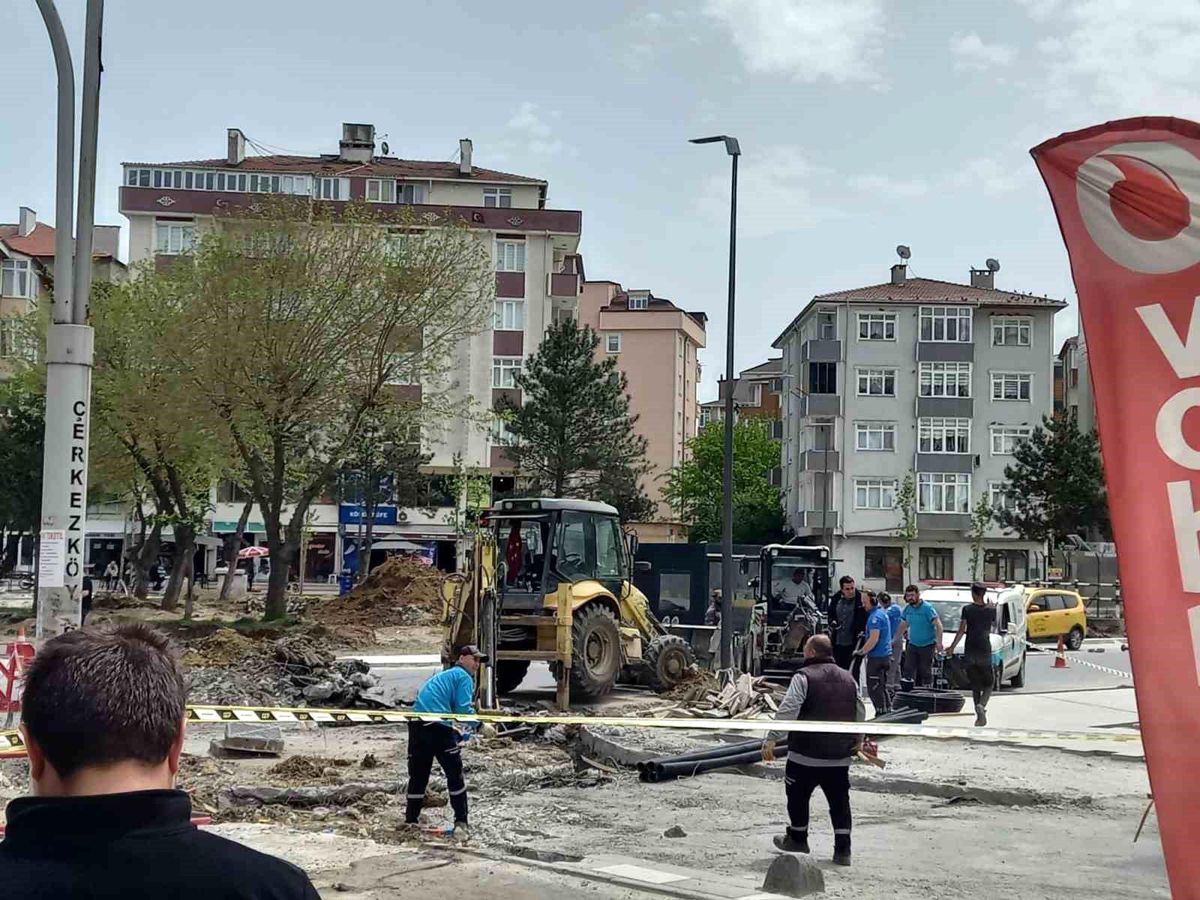 Doğal gaz borusunu patlattılar: Çerkezköy'de doğal gaz paniği
