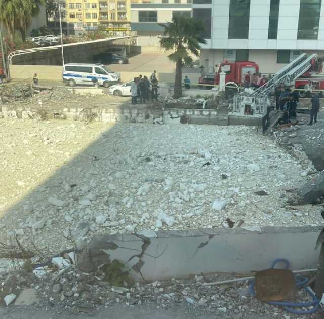 Hatay'da kaybolan kişi depremde yıkılan binanın enkazındaki su birikintisinde ölü bulundu Hatay'da kaybolan kişi depremde yıkılan binanın enkazındaki su birikintisinde ölü bulundu