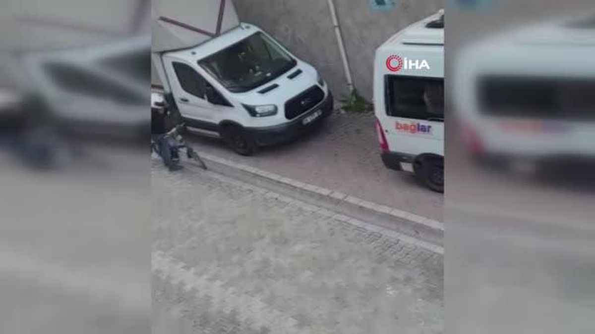 İstanbul'da komedi filmi gibi hırsızlık kamerada: Suçüstü yakalanan hırsız böyle afalladı