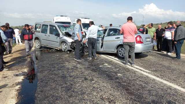 Cenaze yolunda kaza yaptılar: 2 ölü, 3 yaralı