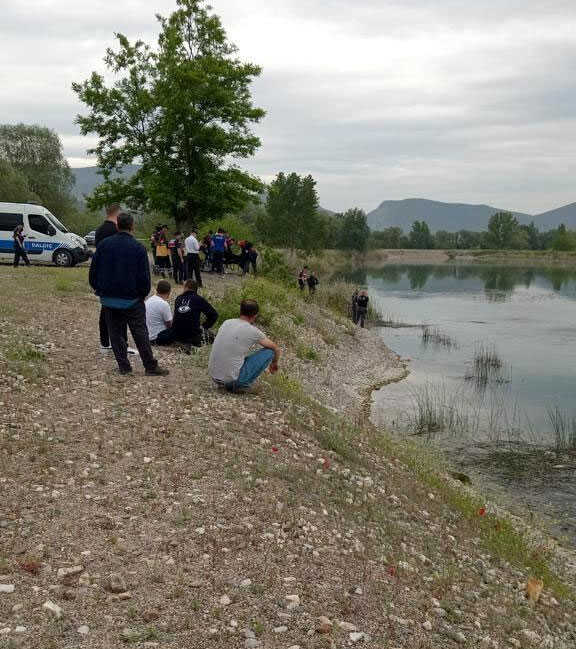 Gölete düşen otomobilde facia! İçinde 2'si kadın 1'i çocuk toplam 5 kişi vardı