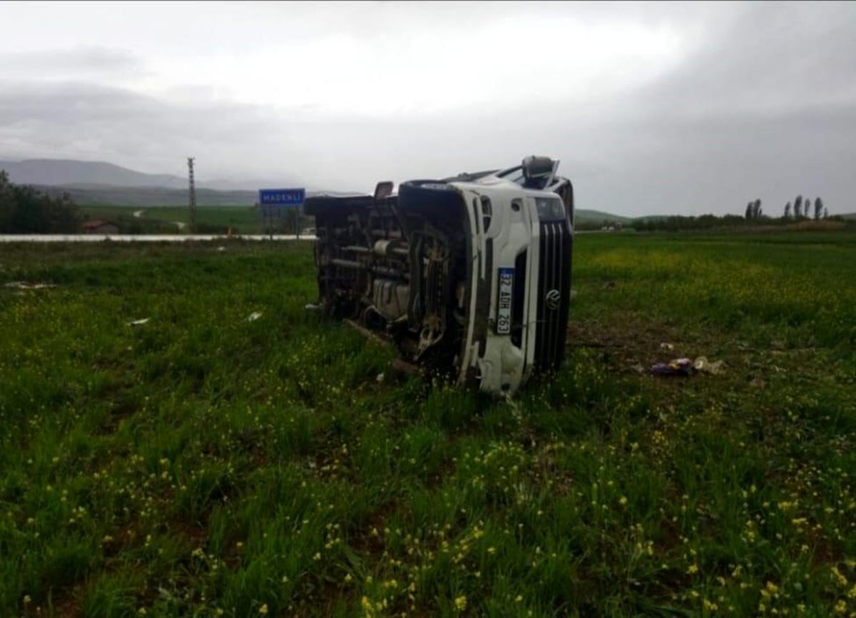 Isparta'da minibüs devrildi: 1 ölü, 5 yaralı