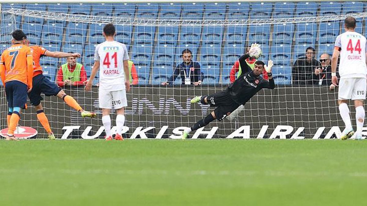 İzleyenler aksiyona doydu! Başakşehir ve Ümraniyespor kardeş payı yaptı