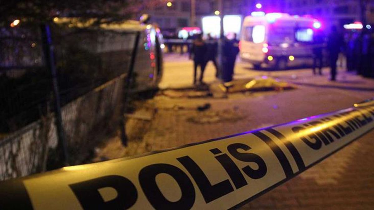 Parkta 8 yerinden bıçaklanan 17 yaşındaki genç hayatını kaybetti