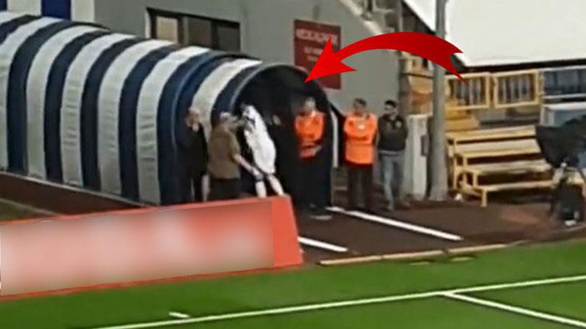 Oyundan atılan Zaniolo sinir krizi geçirdi! Saha kenarındaki görevli ne yapacağını şaşırdı