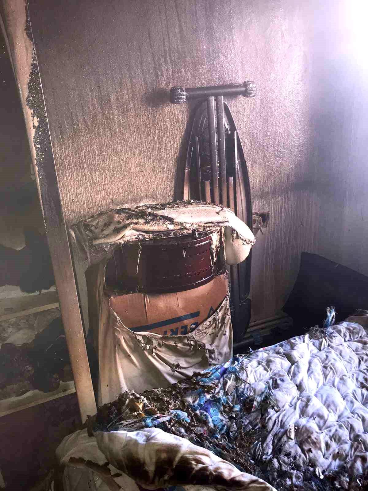 Van'da çıkan yangında bir ev kullanılamaz hale geldi