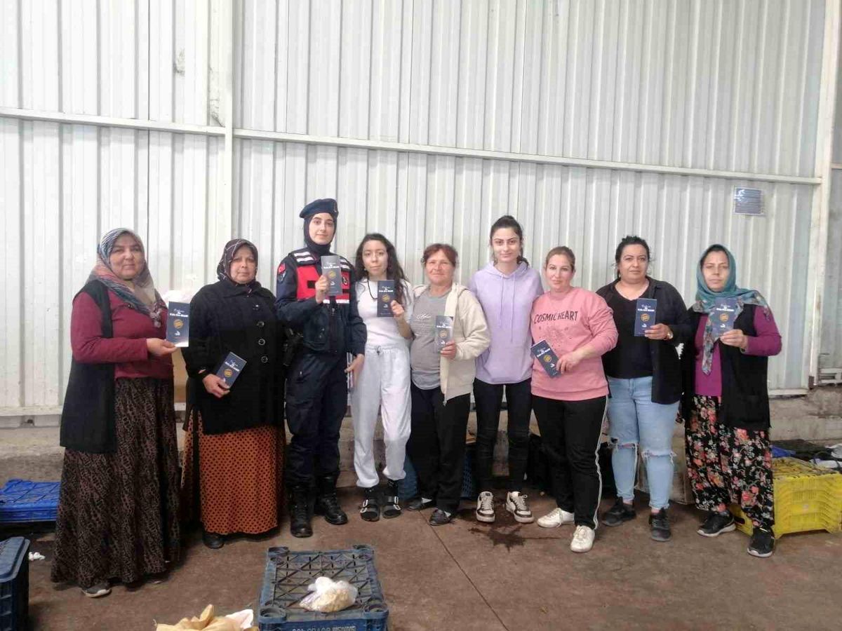 Aydın'da jandarma ekipleri bilgilendirme çalışmalarını sürdürüyor