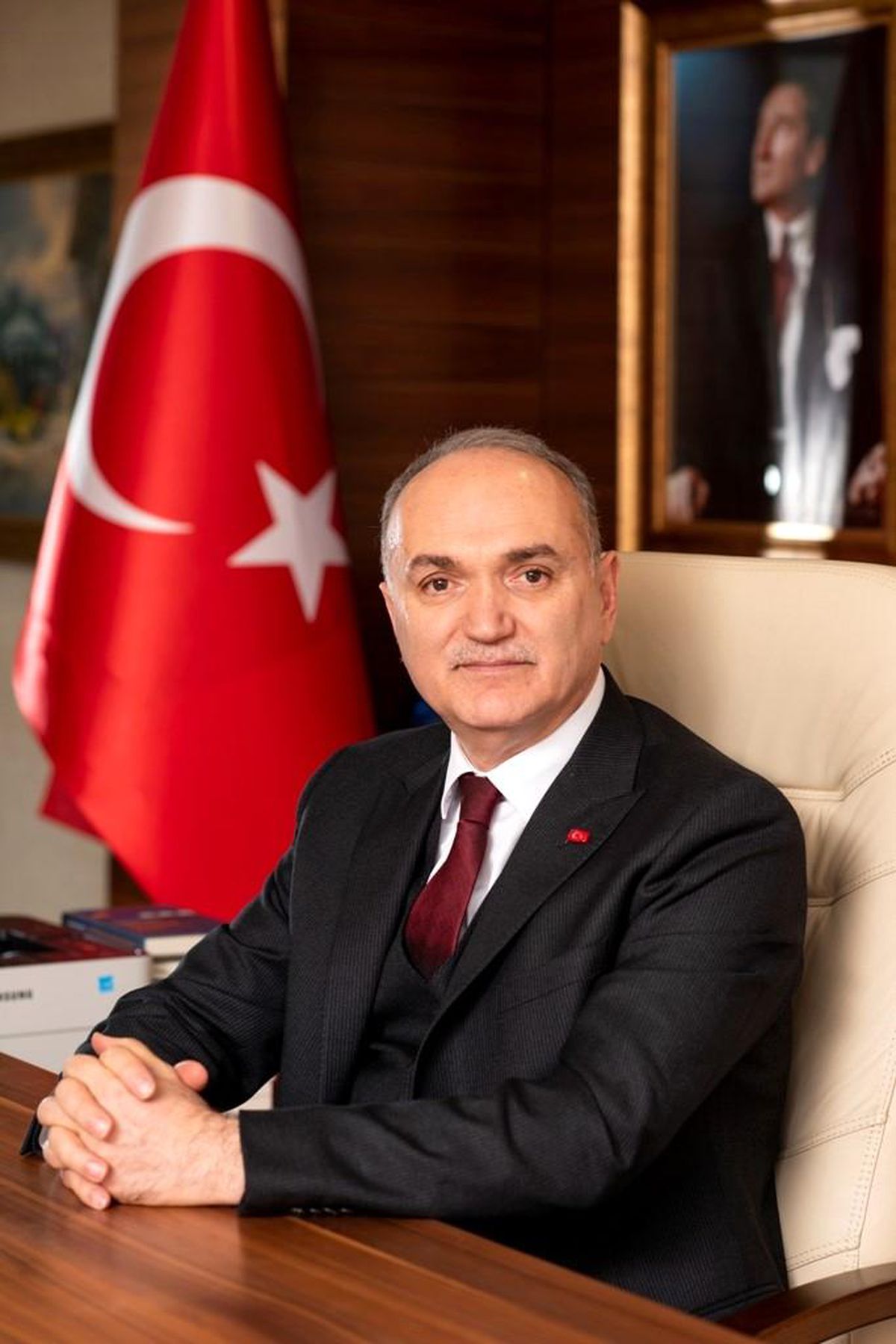 Başkan Özlü '19 Mayıs ruhunu ancak çok çalışanlar diri tutacaktır'