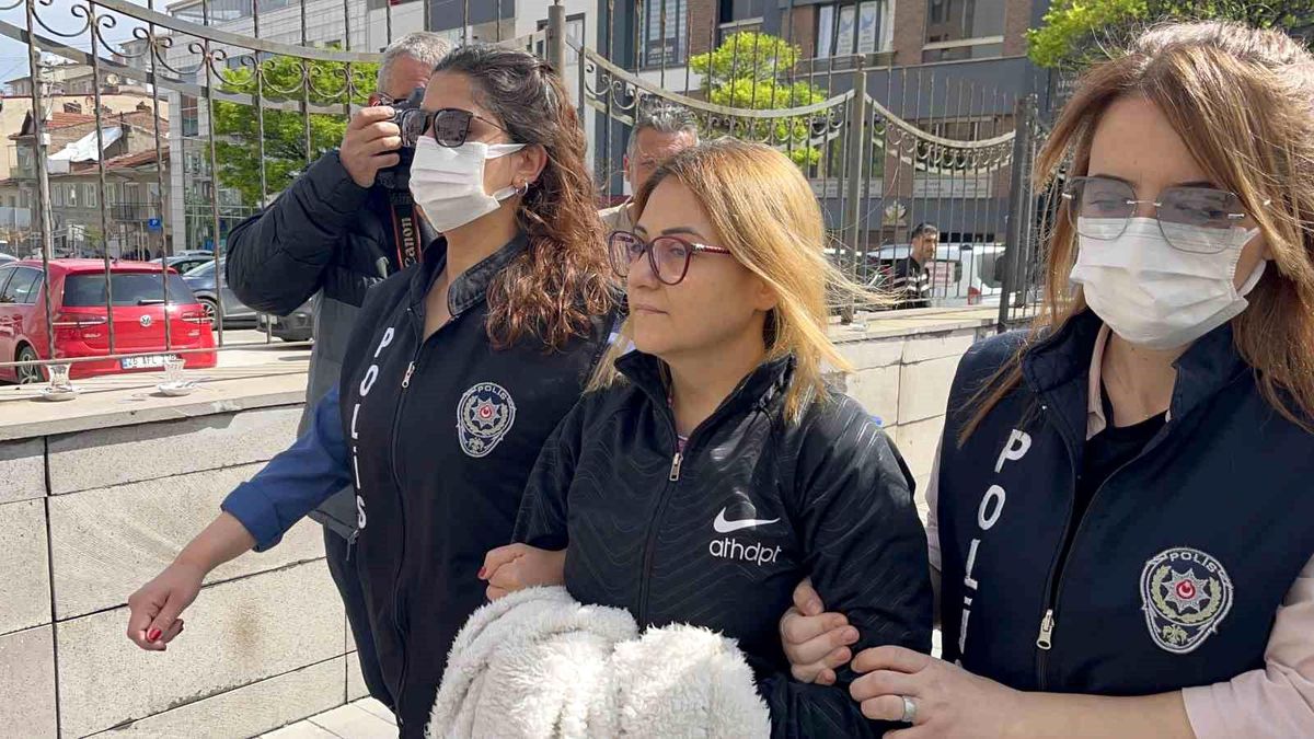 Cumhurbaşkanı'na hakaret eden kadına 'Konutu terk etmemek' şartıyla adli kontrol kararı verildi