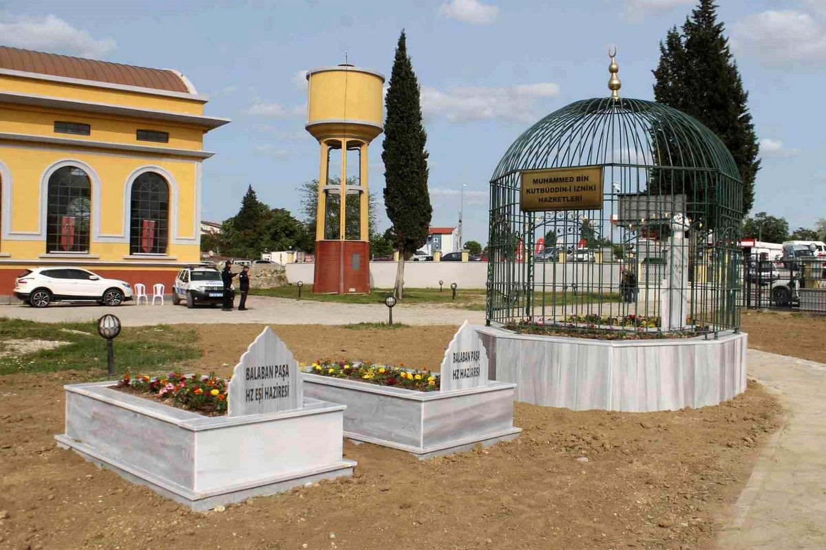 Fatih Sultan Mehmed'in Hocası Muhammed Bin Kutbüddînİznikî hazretlerinin kabri türbe haline getirildi