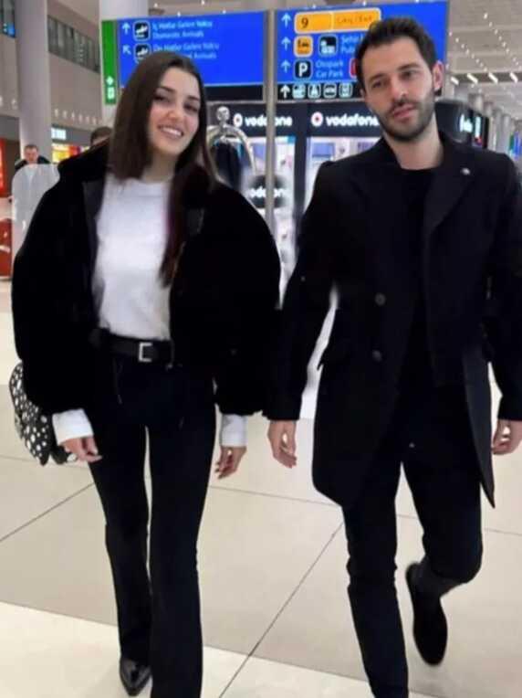 Hakan Sabancı gittiği düğünde Hande Erçel'i ailesiyle tanıştırdı