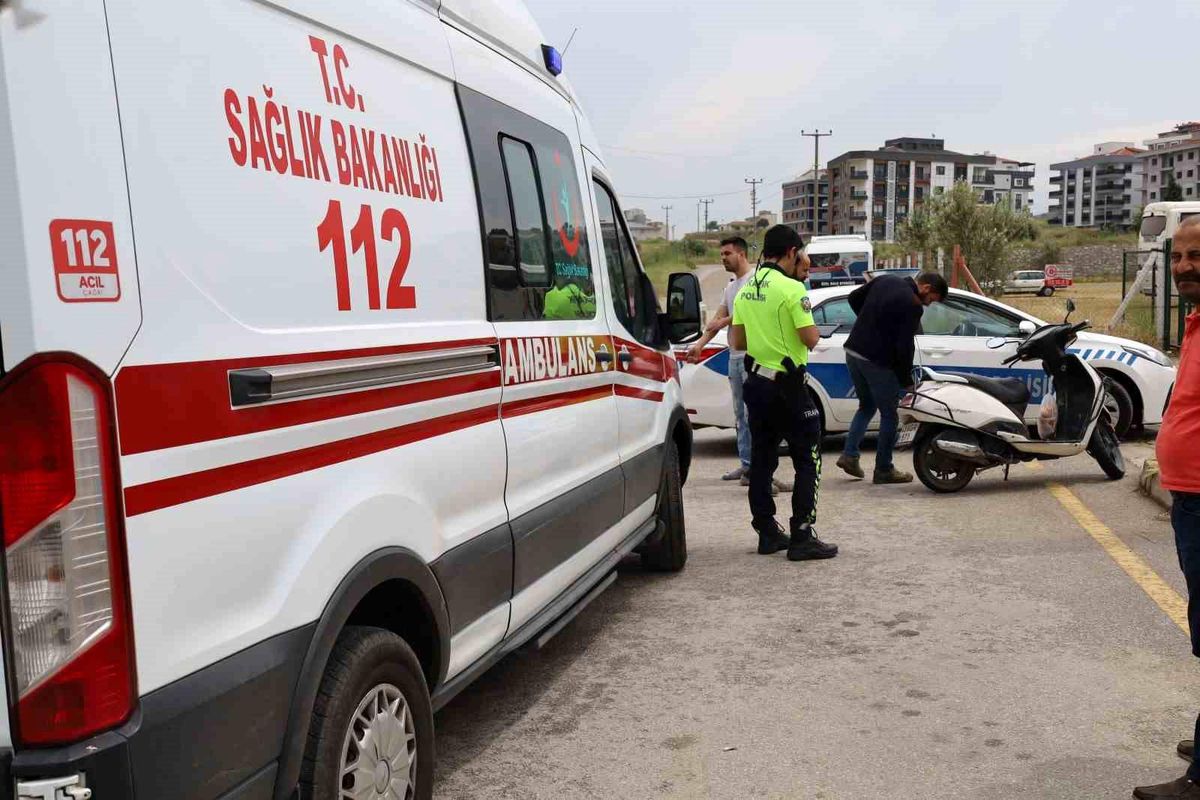 Manisa'da motosiklet yayaya çarptı: 1 yaralı