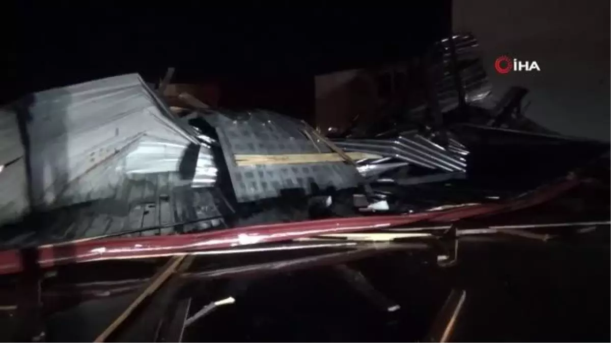 Yozgat'ta şiddetli rüzgar, iş yerlerinin çatısını uçurdu