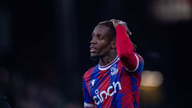 Ali Koç bombayı patlatıyor! Dünyaca ünlü futbolcu Zaha'nın menajeri maçı locadan izledi Ali Koç bombayı patlatıyor! Dünyaca ünlü futbolcu Zaha'nın menajeri maçı locadan izledi