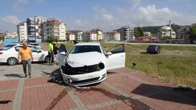 Almak istediği araçla test sürüşüne çıktı, 100 metre gitmeden kaza yaptı Almak istediği araçla test sürüşüne çıktı, 100 metre gitmeden kaza yaptı