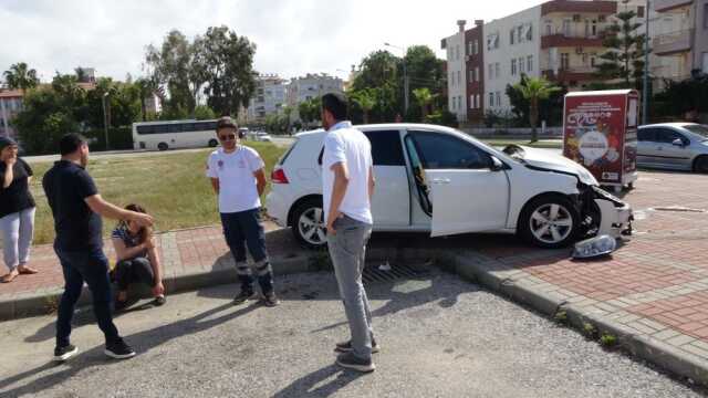 Almak istediği araçla test sürüşüne çıktı, 100 metre gitmeden kaza yaptı Almak istediği araçla test sürüşüne çıktı, 100 metre gitmeden kaza yaptı