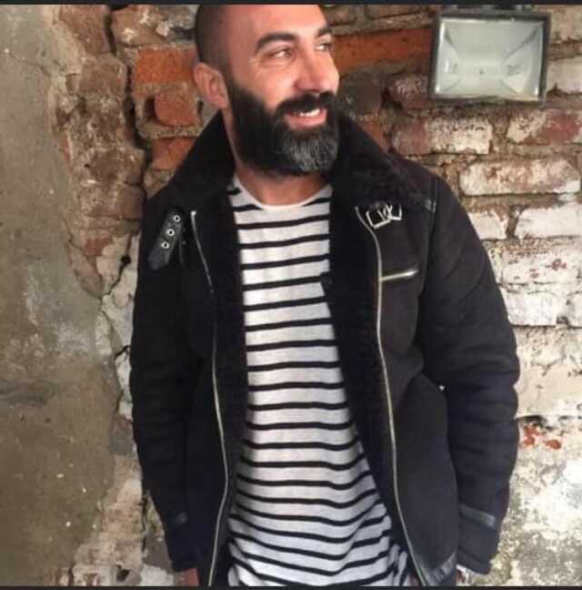 Ev sahibi dehşeti kamerada! Kiracısını karısının yanında defalarca bıçakladı Ev sahibi dehşeti kamerada! Kiracısını karısının yanında defalarca bıçakladı