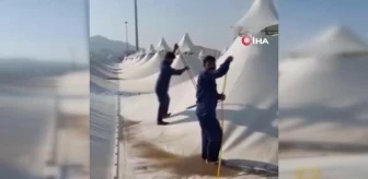 Mekke'de hac ibadeti için çadırlar yıkandı