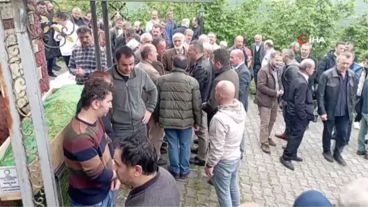 Alkollü sürücünün sebep olduğu trafik kazasında hayatını kaybeden 4 kişi toprağa verildi