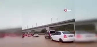 Ankara-Kırıkkale yolunda sel nedeniyle trafik durdu