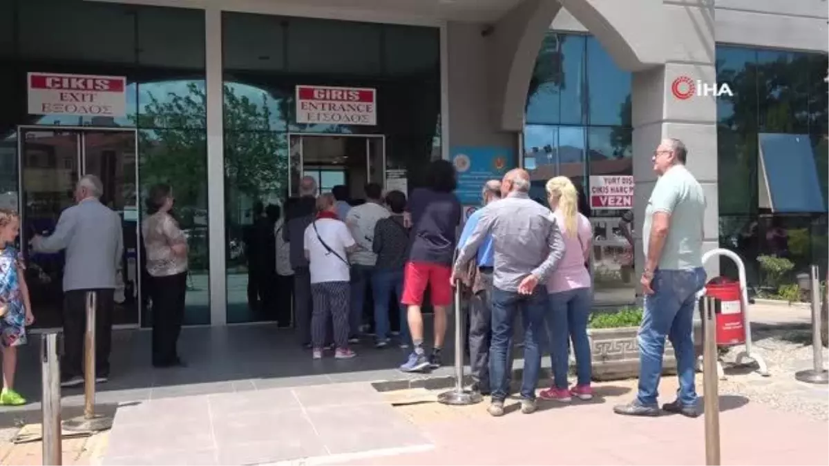 Ayvalık Deniz Hudut Kapısında ikinci tur için oy verme işlemi başladı